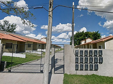 Casa com 02 quartos em Monjolos