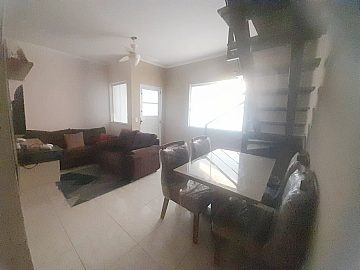 Oportunidade de Casa Colonial no Condom�nio em Monjolos!